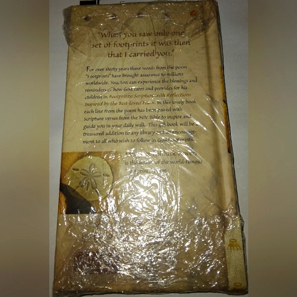 FREE with PURCHASE Hallmark Footprints Scripture with Reflections Book - Picture 3 of 13
